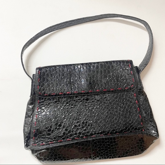 BCBG MAX AZRIA BLACK ITALIAN LEATHER SHOULDER BAG RED STITCHING RED INTERIOR - Picture 6 of 12